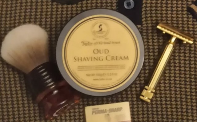 Article blog bois akigala vs OUd savon à raser Taylor of bond street Oud