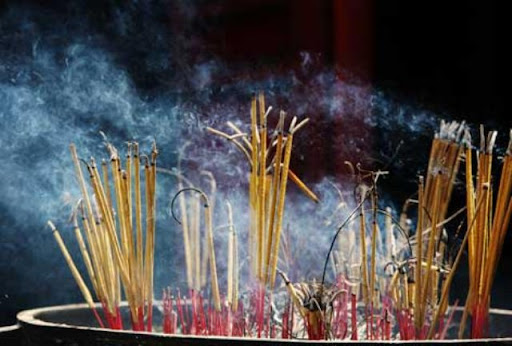 Rituels d'encens bouddhisme zen japonais