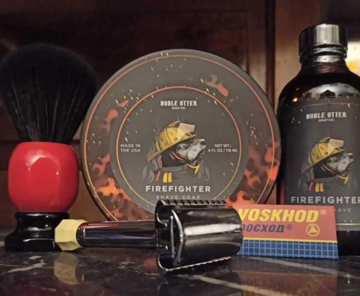 Noble Otter Firefighter savon à raser et après-rasage. Notes aquatiques.