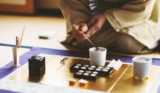 Cérémonie de l'encens ai Japon